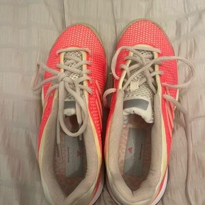 Stella Mcartney Adidas Barricaide in poppy. NWOT/NWOB. Size 7